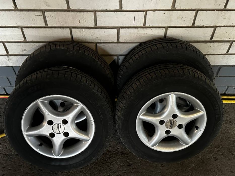 Продам комлпет дисков r13 на отличной резине