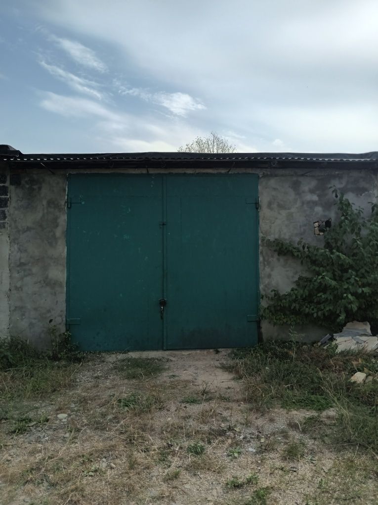 Продам гараж під бус, 6х6м. Калуш, Загробище . Великі ворота,