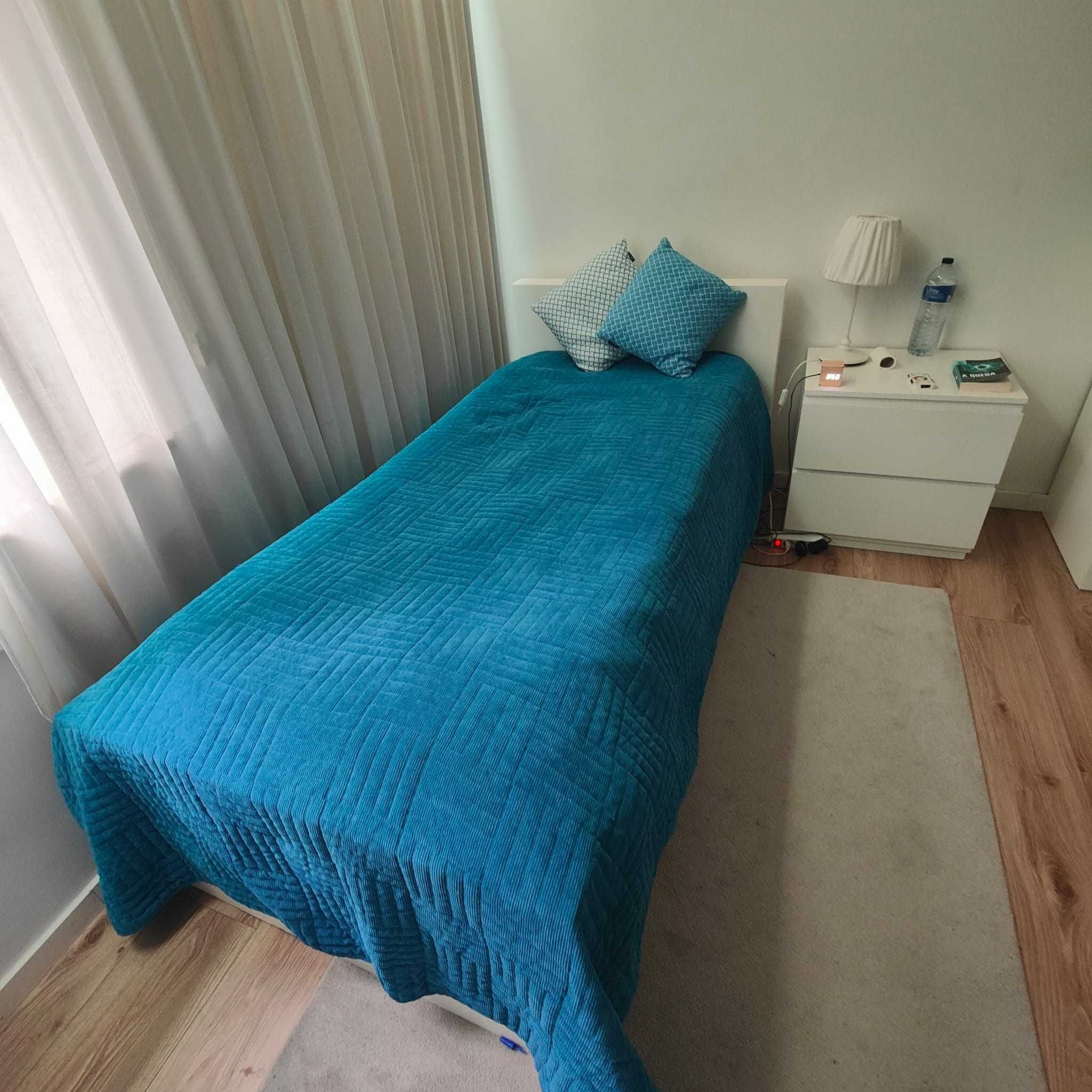 Cama madeira lacada branca 212 por 102 com gaveta arrumação e colchão
