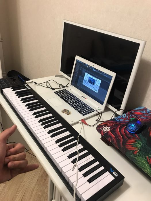 Allesis V61 міді-клавіатура