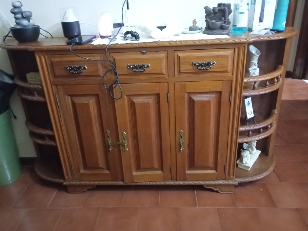 Vendo móvel de madeira