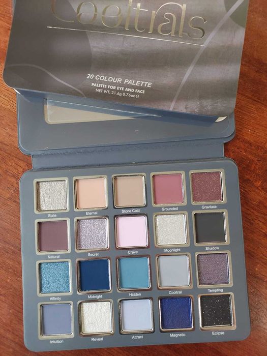 Cooltrals paleta cieni z Cosmic Brushes
