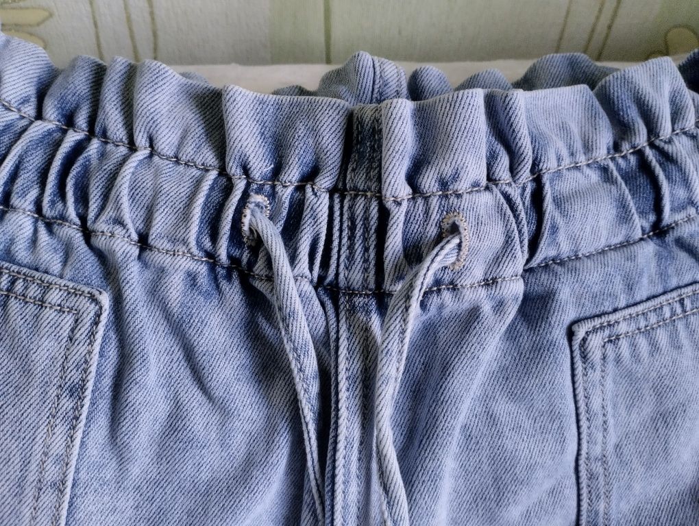 Продам красивые джинсовые шорты для девочки в отличном состоянии