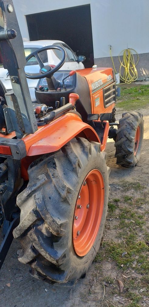 Tractor KUBOTA B2410