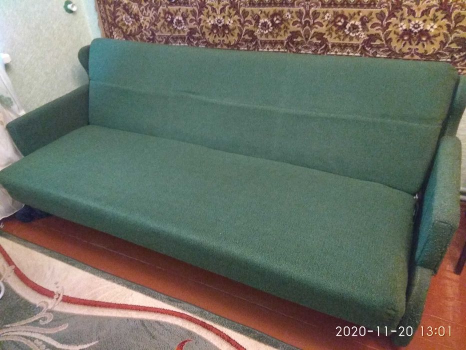 Продам м'який диван зеленого кольору