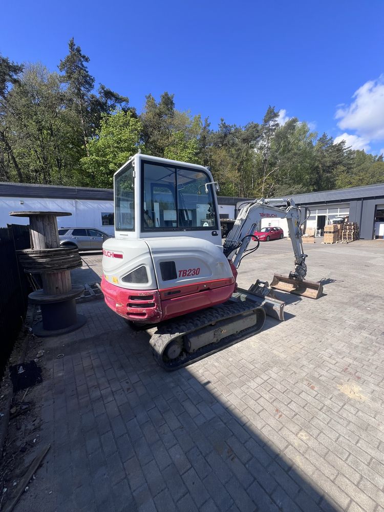 Takeuchi TB 230 v4 POWERTILT