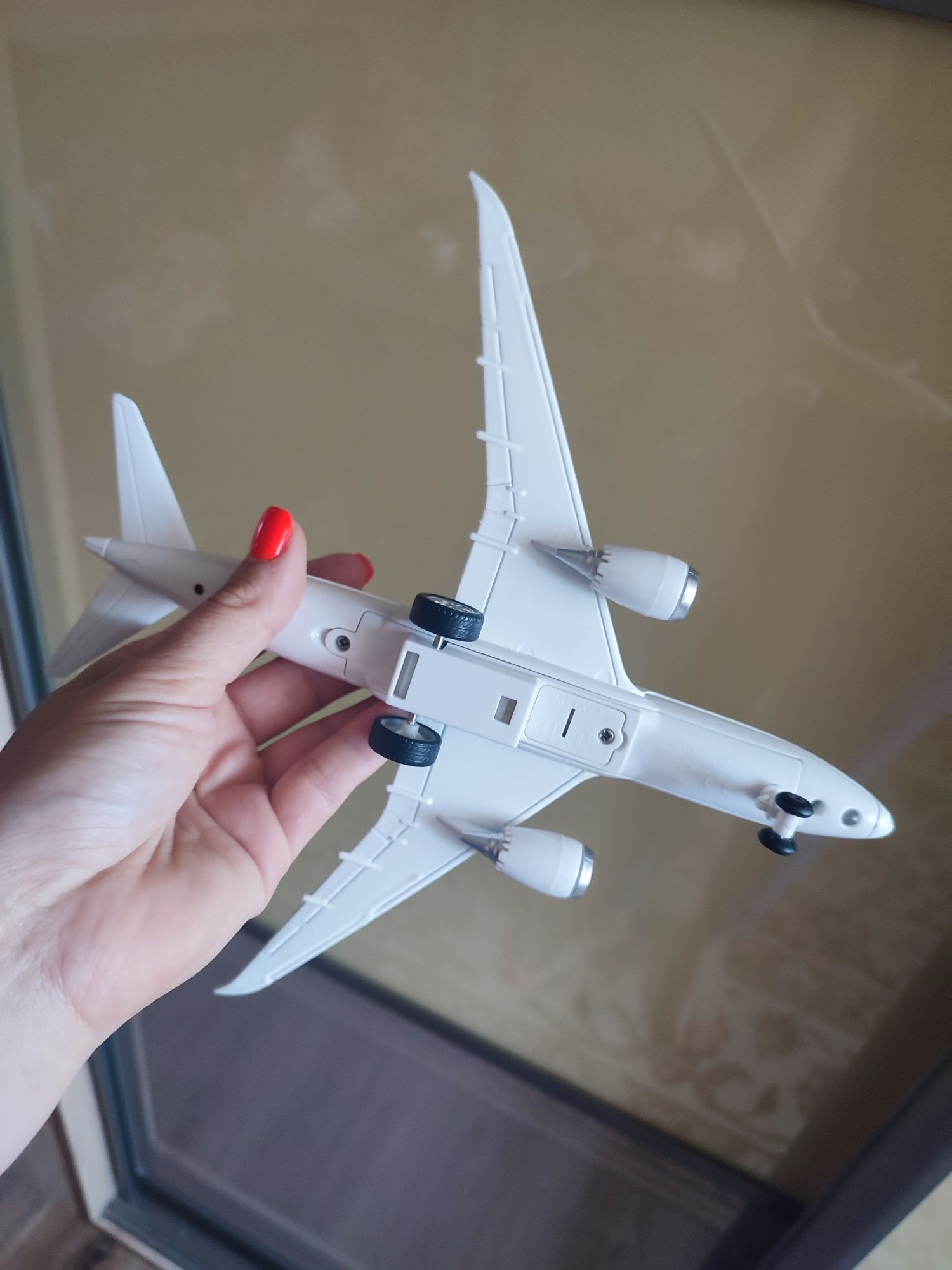 Samolot 23cm boeing airlines
