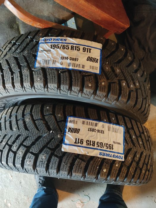 Продам. Новую шипованую зимнию резину. 195/65 R15