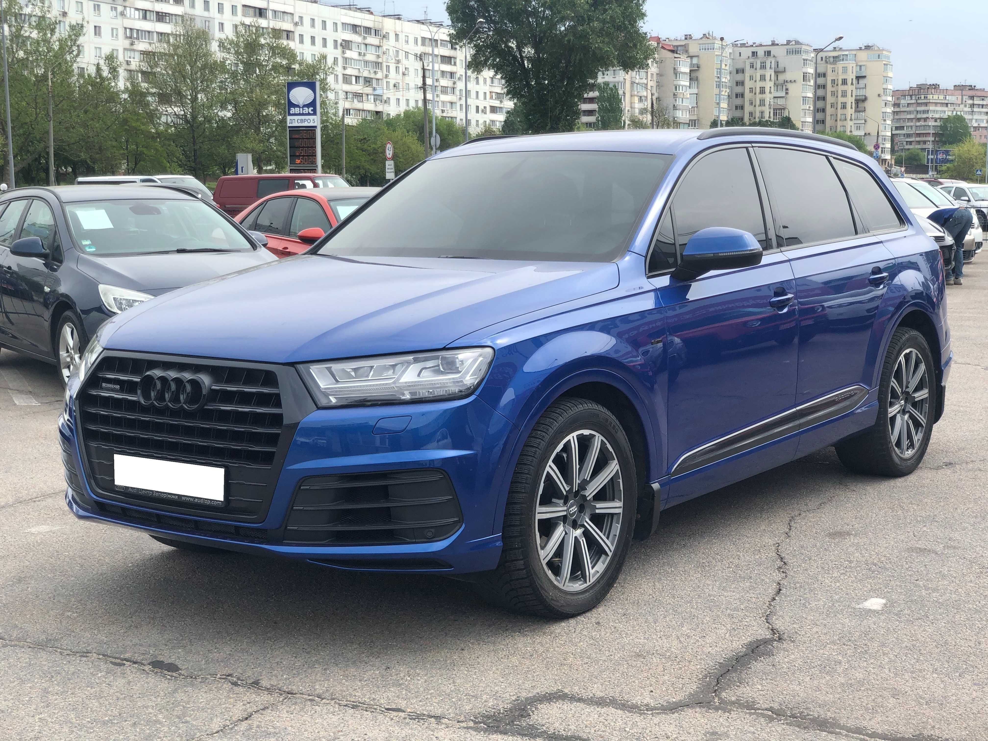 Продам ОФИЦИАЛЬНУЮ Audi Q7 3.0 TDI 2016 года.