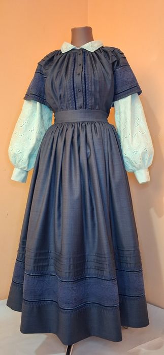 Спідниця та жакет. Костюм в українському стилі