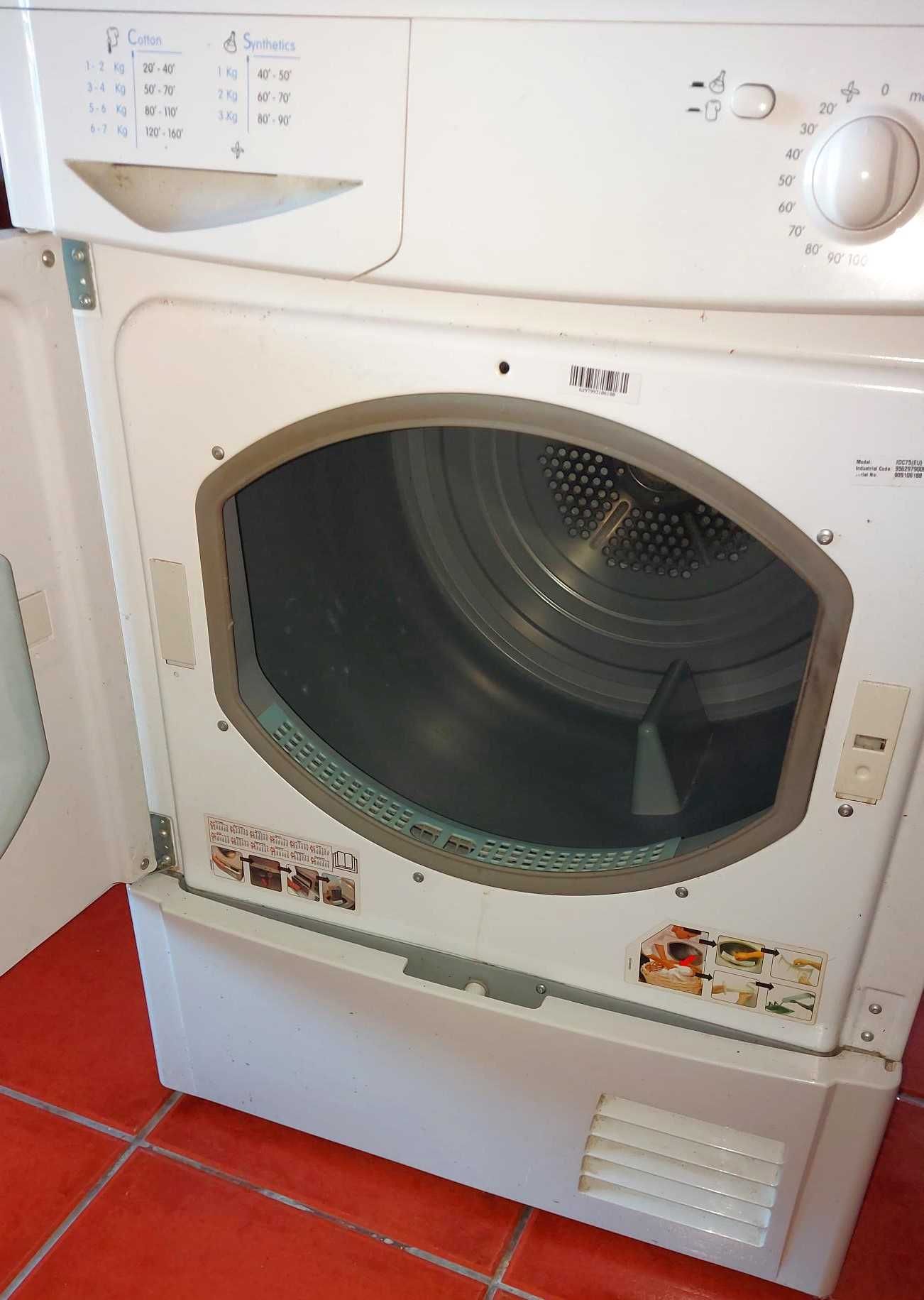 Máquina de secar roupa Indesit IDC 75