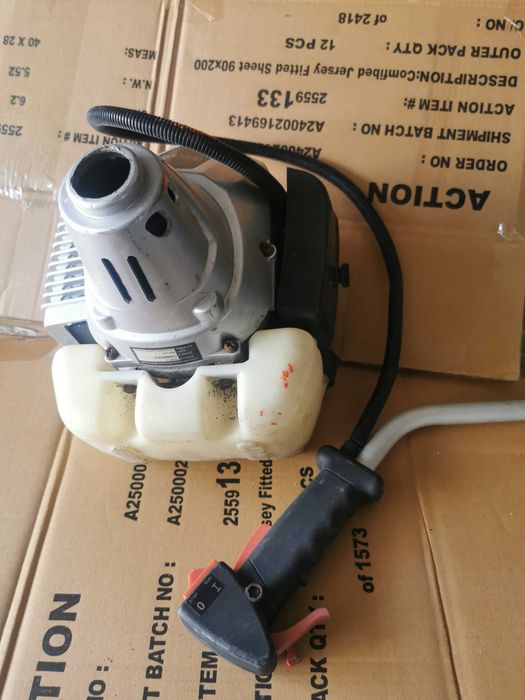 silnik kosiarka kompletny dziala , na czesci