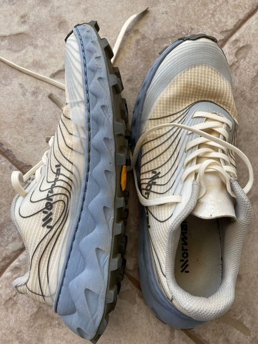 Ténis Nnormal Tomir 1.0 branco lilás e cinzento