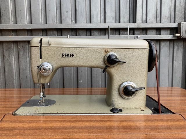 Máquina de costura semi-industrial Pfaff