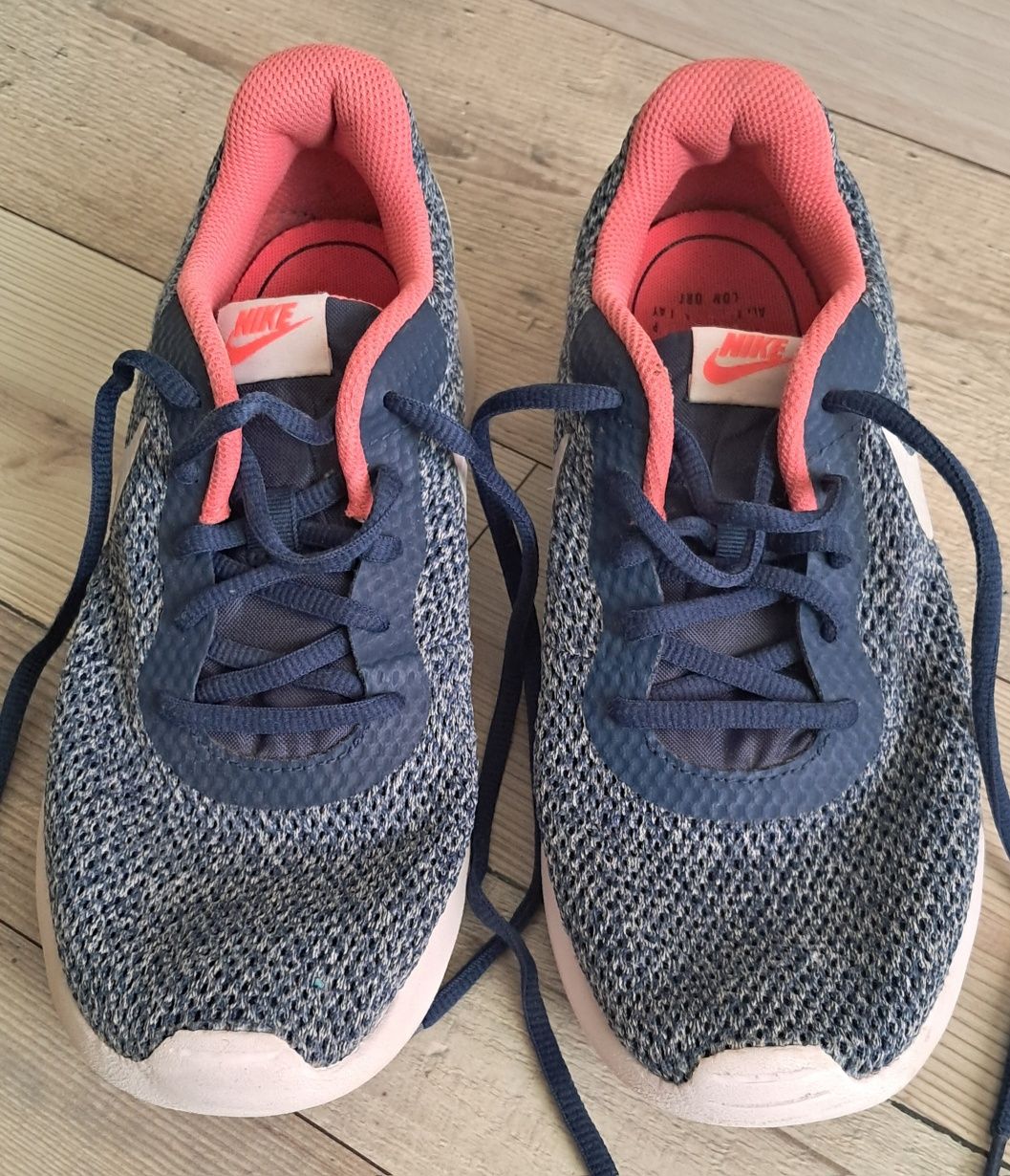 Кросівки NIKE (р.40)