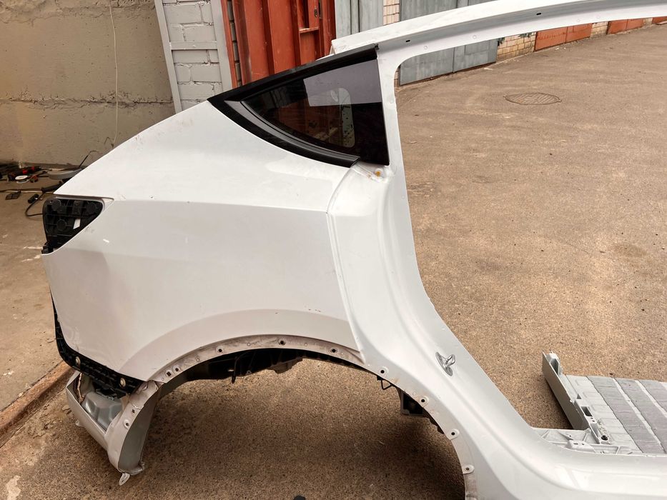 Четверть задня права Tesla Model Y, терміновий продаж