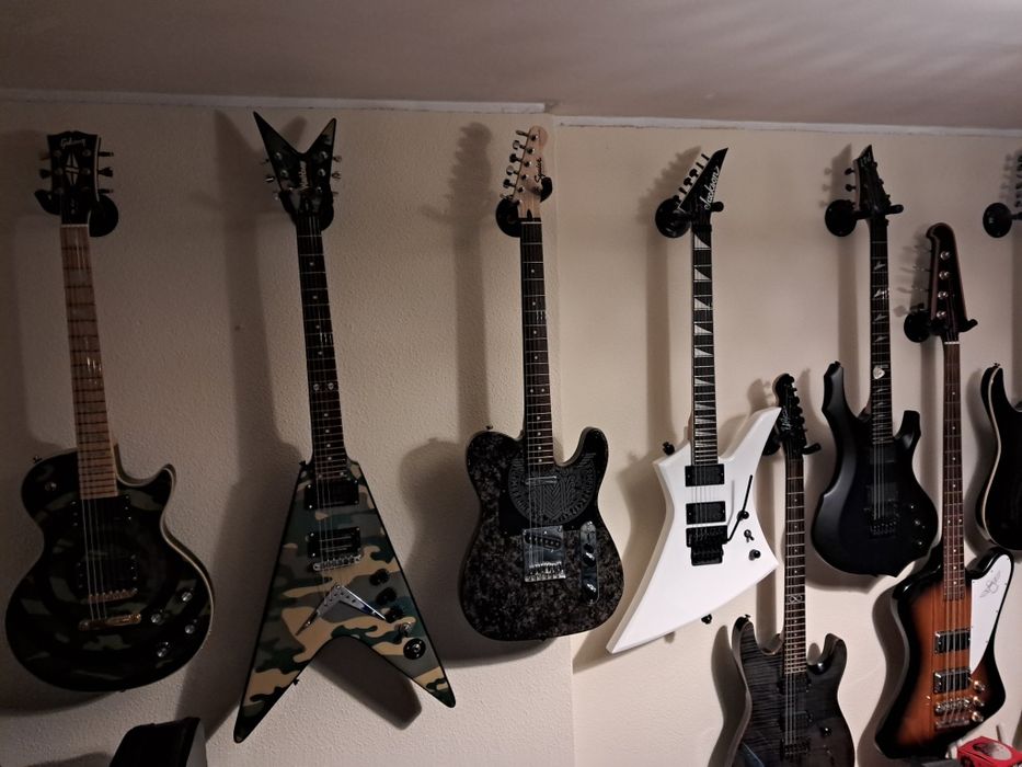 Lote de guitarras e baixos elétricos