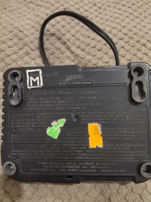 Зарядний пристрій DeWalt dcb113