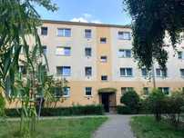 2 Pokoje Wola, Pustola