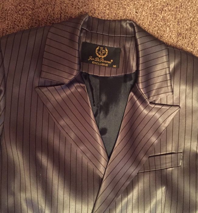 Женский костюм с шёлковой нитью белый и тёмно-серый