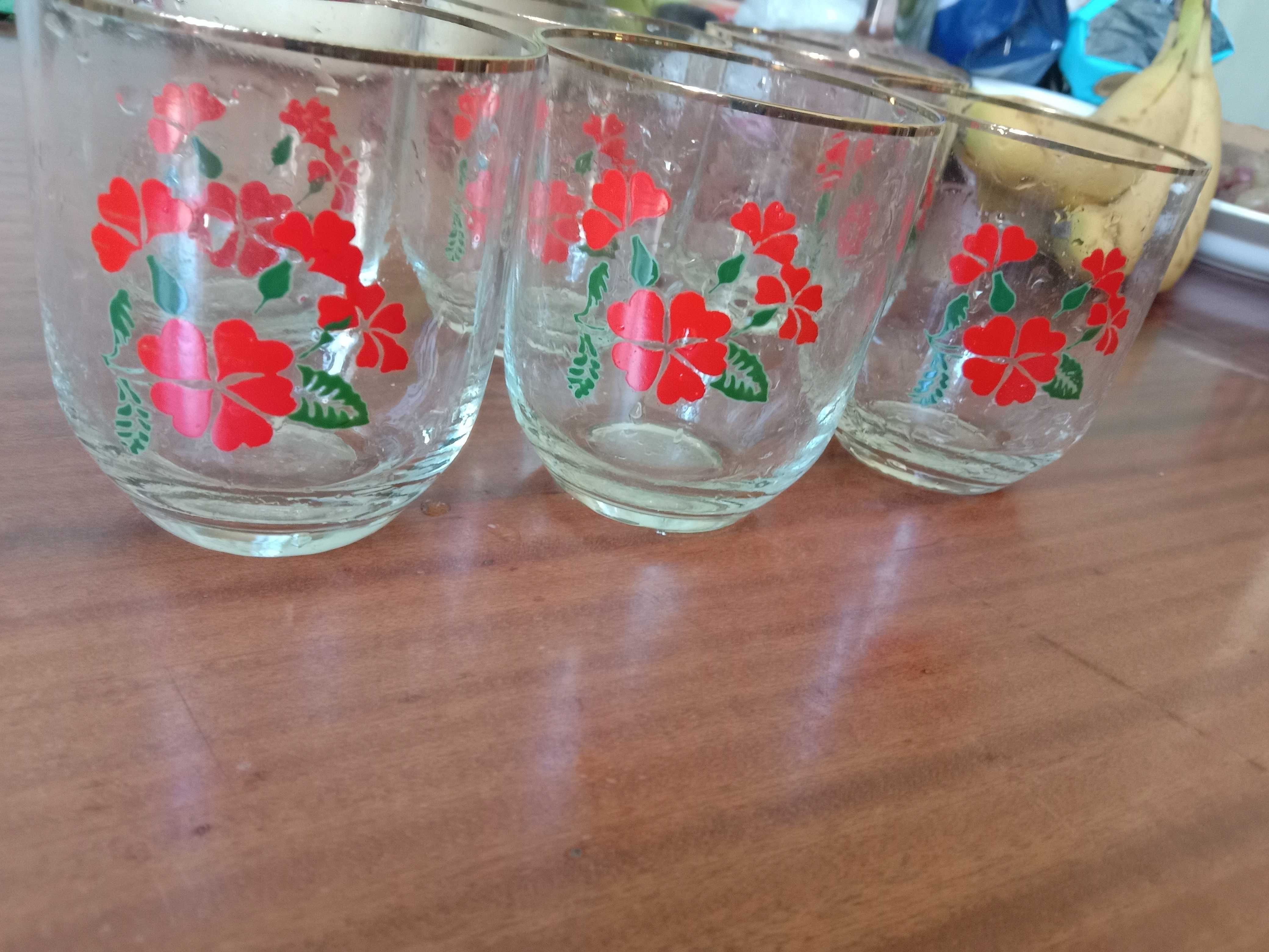Набор стаканов с цветами