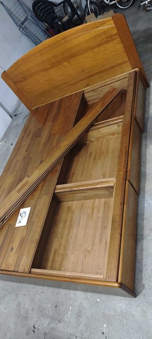 Cômoda, Espelho, 2 Mesas De Cabeceira e Cama Casal em bom estado