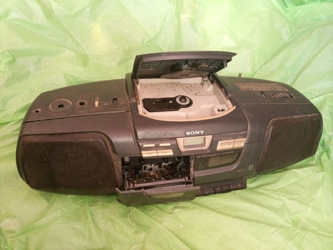 магнитофон Sony CD Radio Cassette
