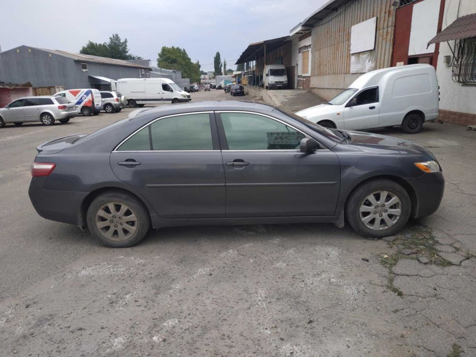 автомобіль марки  Toyota Camry 2006 рік випуску обєм двигуна 3,5