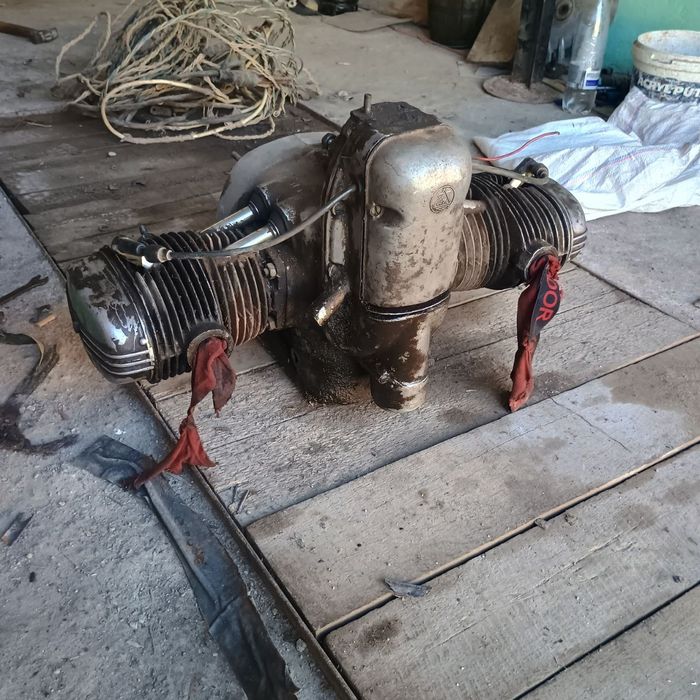 двигун Урал снятий з робочого мото