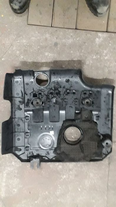 Sprzedam pokrywę silnika Seat