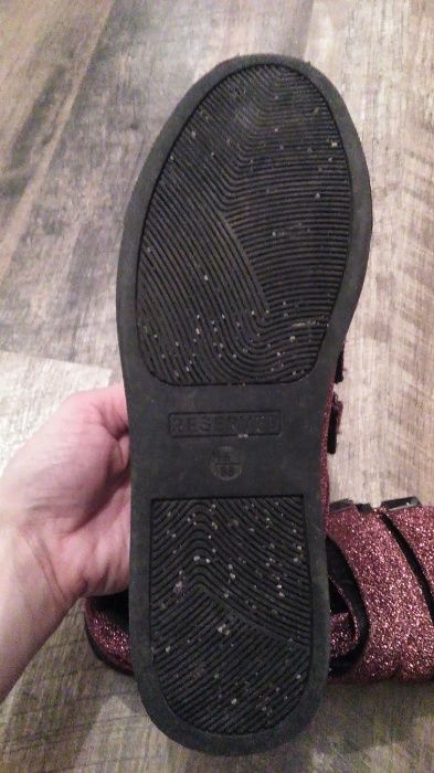Buty Reserved na koturnie