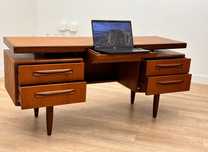 Mesa de teca de meados do século por VB Wilkins para G Plan