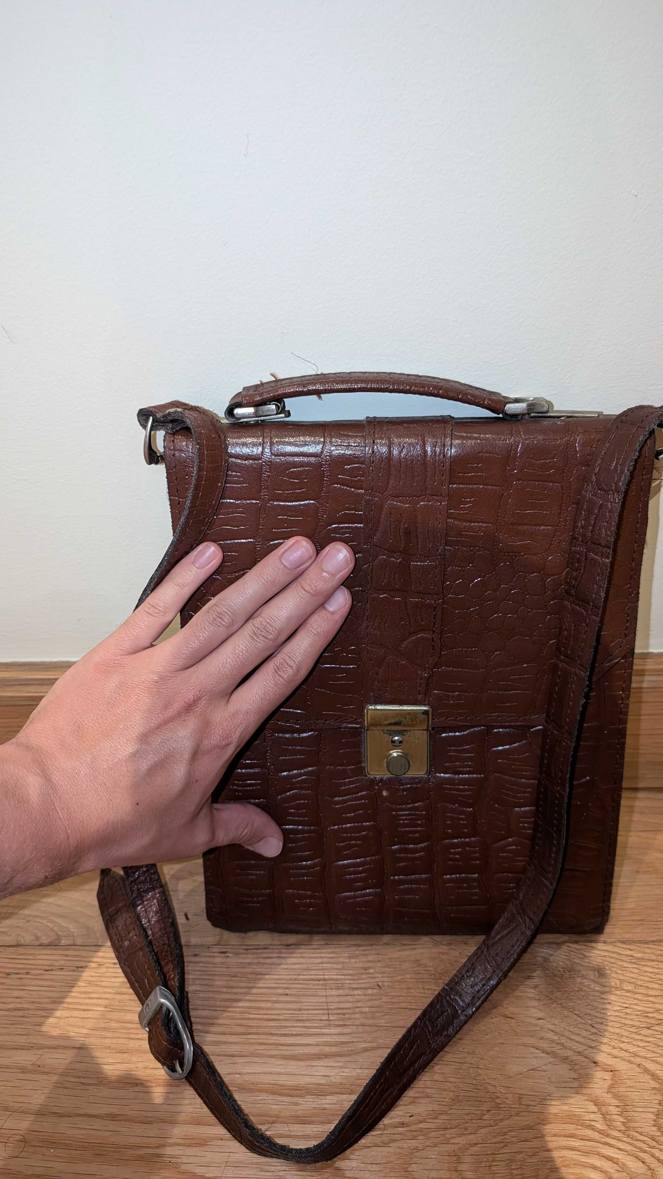 Bolsa tiracolo castanha em Pele