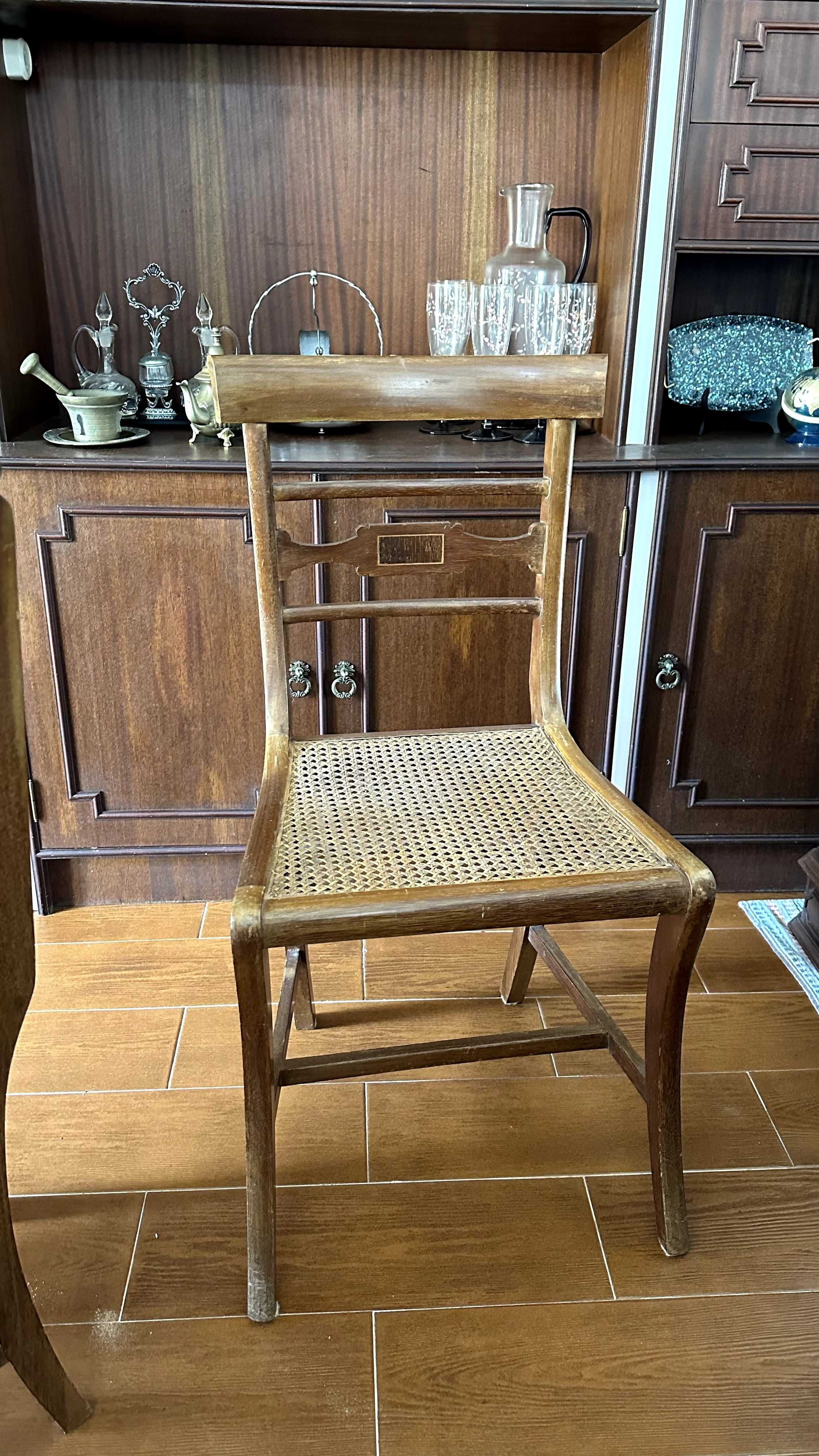 Conjunto mesa e cadeiras (pode ser vendido em separado)