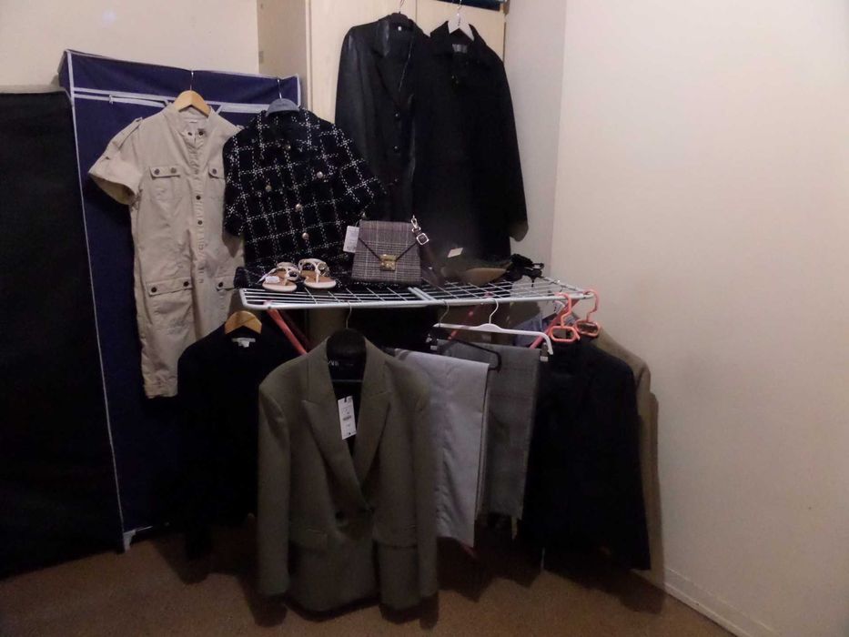 Lote de roupa, calçado e acessórios. Tudo Novo!