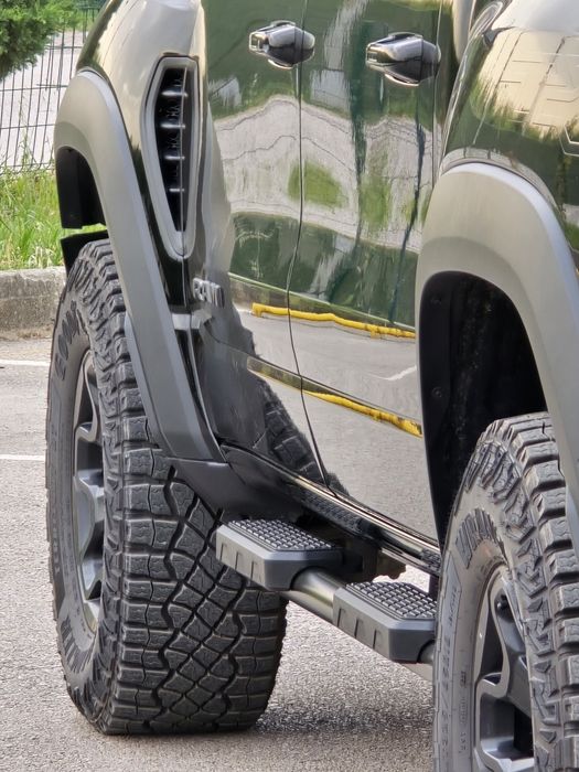 Stopnie boczne progi model D Dodge RAM 1500 5th Gen 2019-