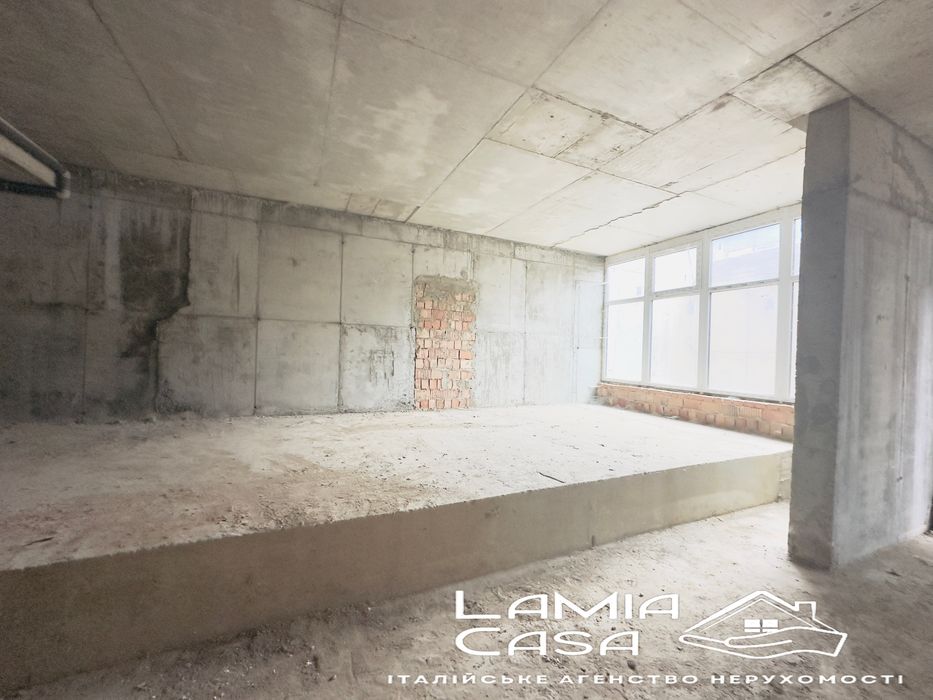 Продаж комерційного приміщення в новобудові по Руській