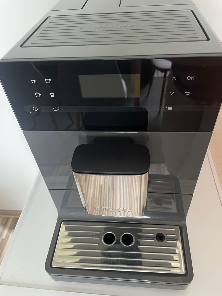 Ekspres ciśnieniowy Miele CM 5315 Active – grafitowo-czarny