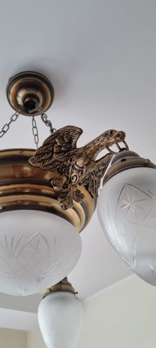 Żyrandol mosiężny stylizowany orzeł
