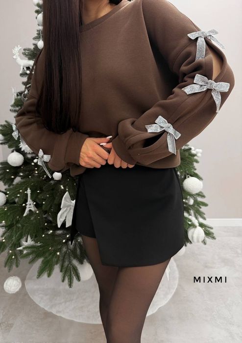 Жіноча кофта з бантиками