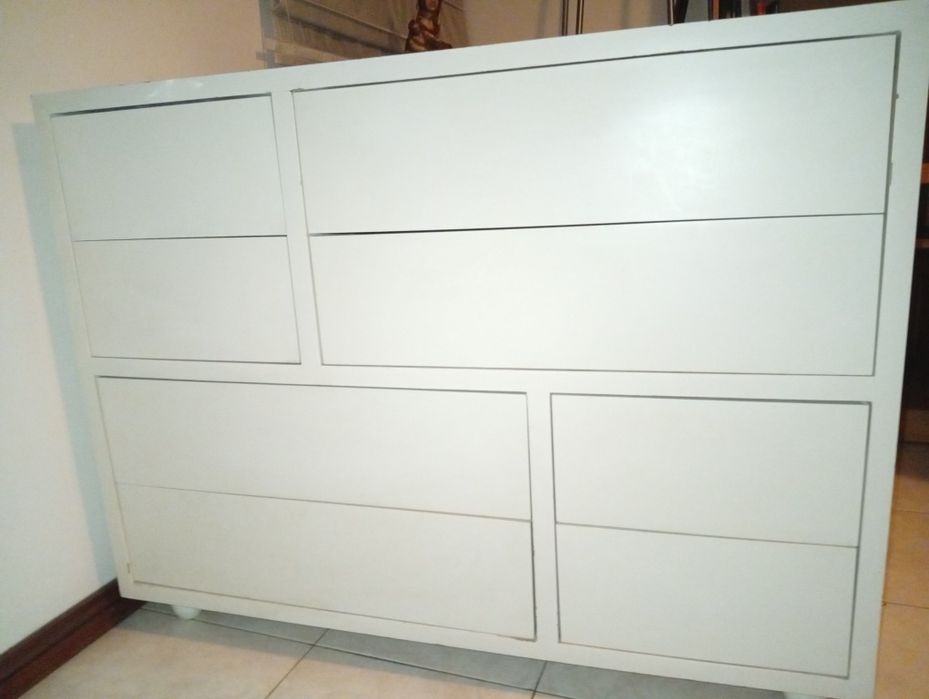 Cómoda impecável  branca