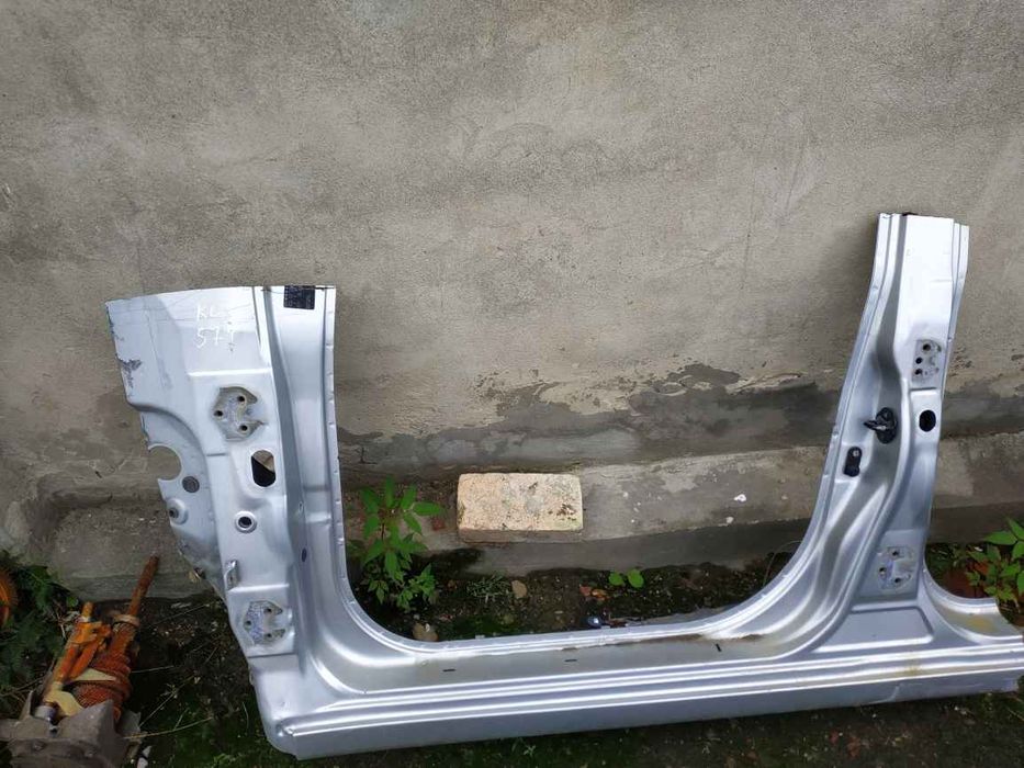 Hyundai/Kia Matrix 01-08 центральна стійка L з порогом і стійкою KL057