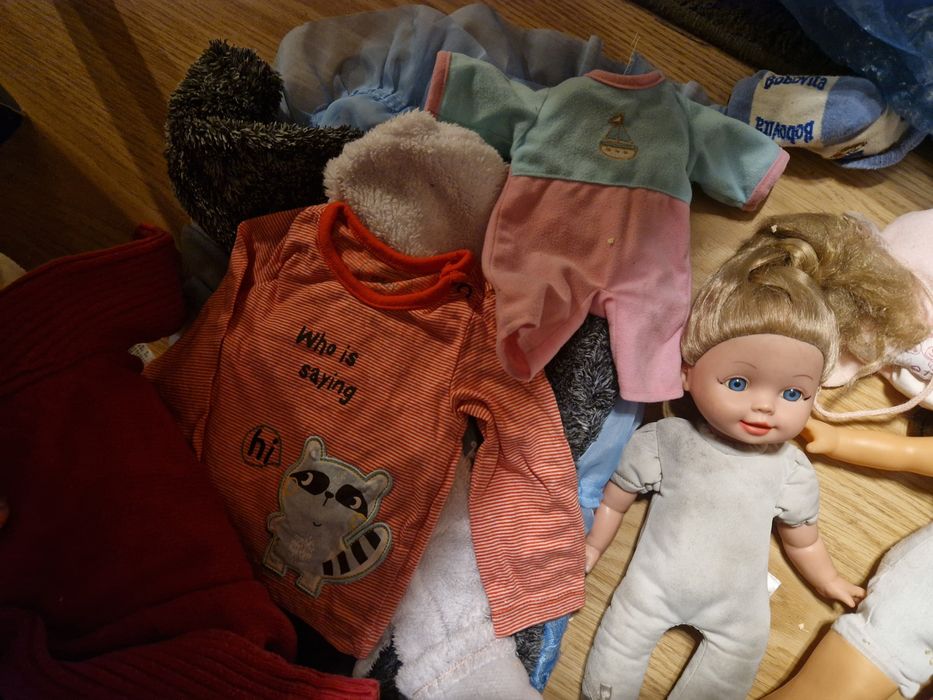 Lalki i jakieś ubranka niekoniecznie z tych lalek.