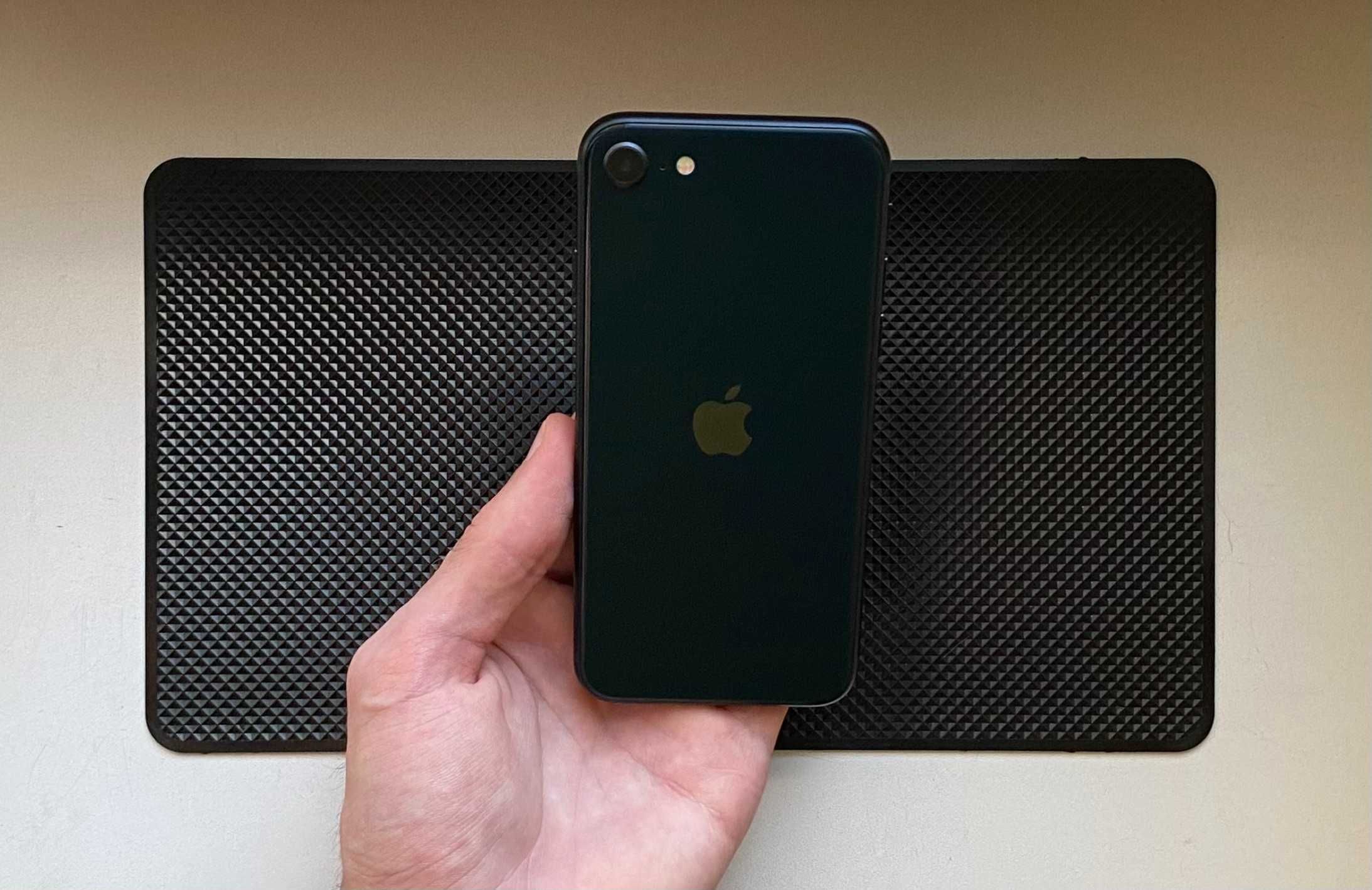 Почти новый iPhone SE 2022 64 гб - 93% АКБ - MIDNIGHT - NEVERLOCK