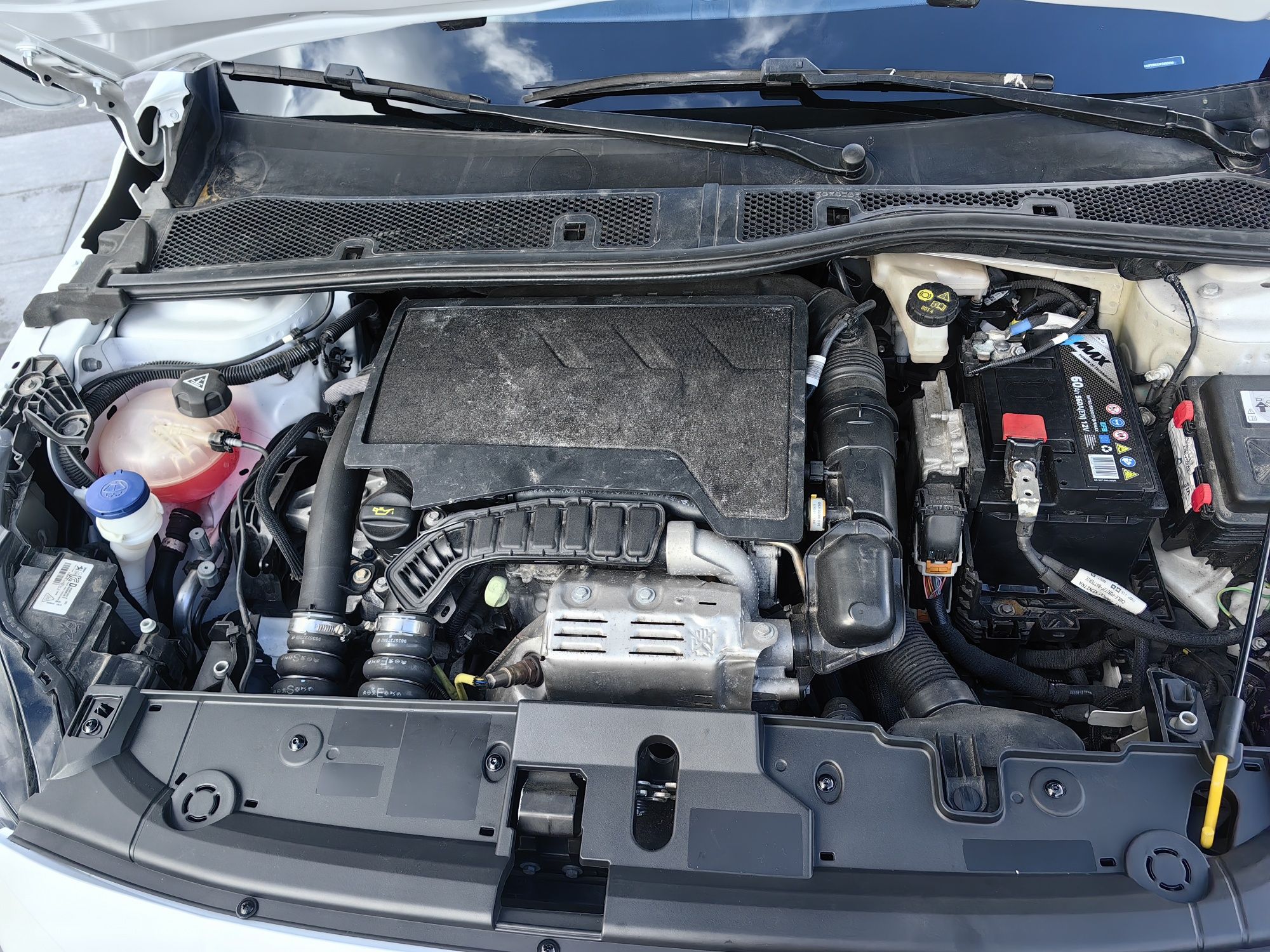 Peugeot 208 1.2 turbo 100 koni 2021r kamera cofania full led