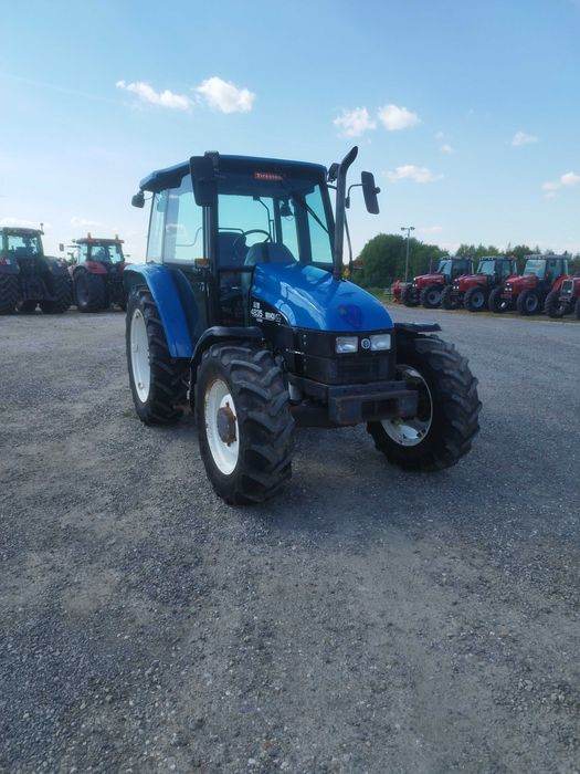 New Holland  4835