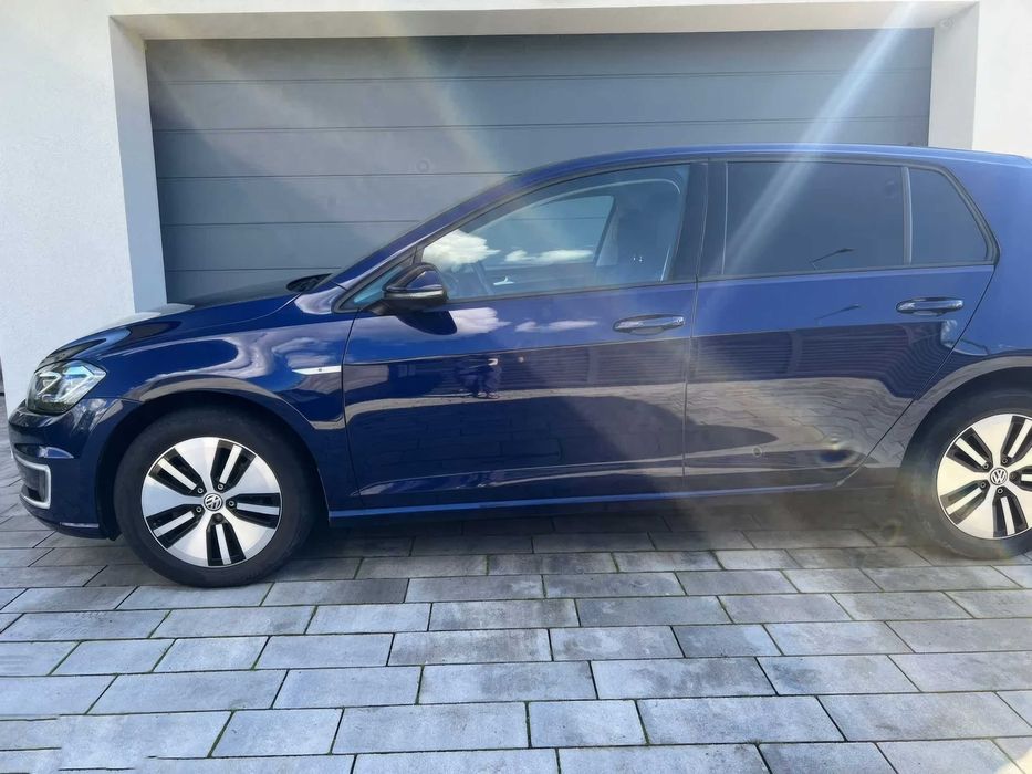 Volkswagen e-Golf      2018
