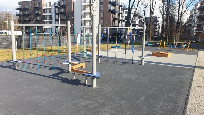 Bezpieczna nawierzchnia na plac zabaw, płyty gumowe SBR i EPDM atesty