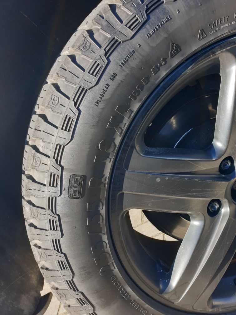 Vendo jantes com pneus 255 / 55 / 18 5x130