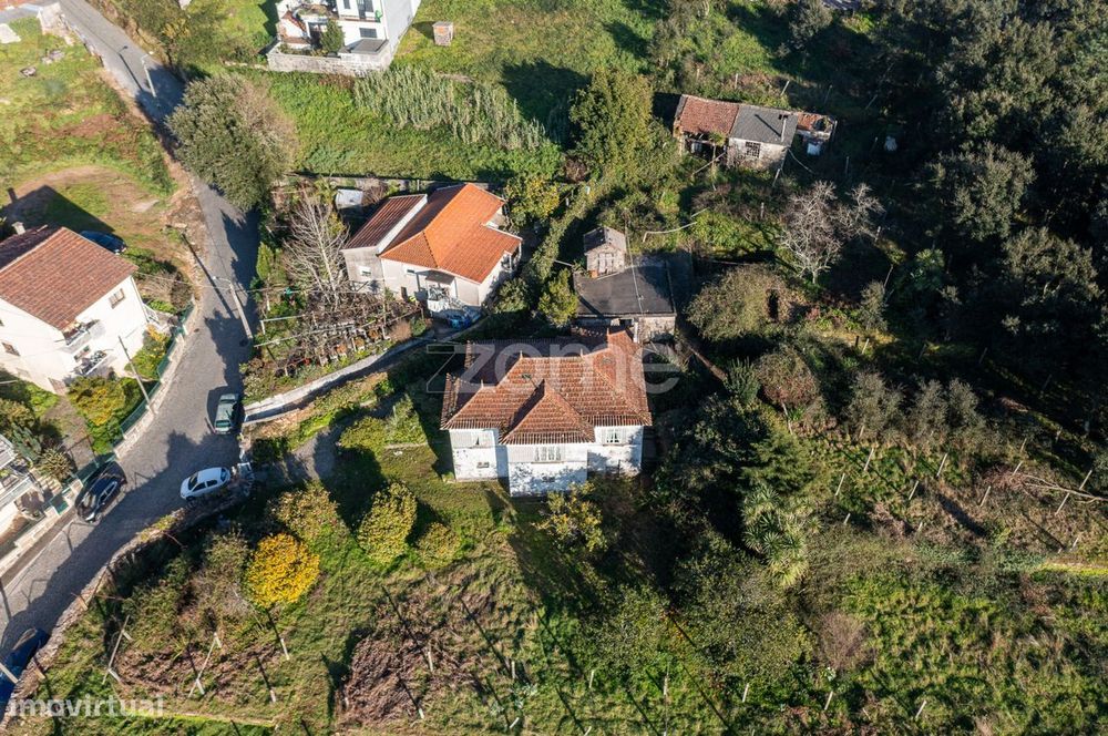 Quinta, com Moradia habitável e Terreno de 8744m² em Fânzeres-Gondo...
